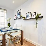 Stunning 2 Bed - Location