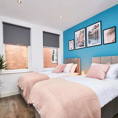 Stunning 2 Bed - Location Apartment *