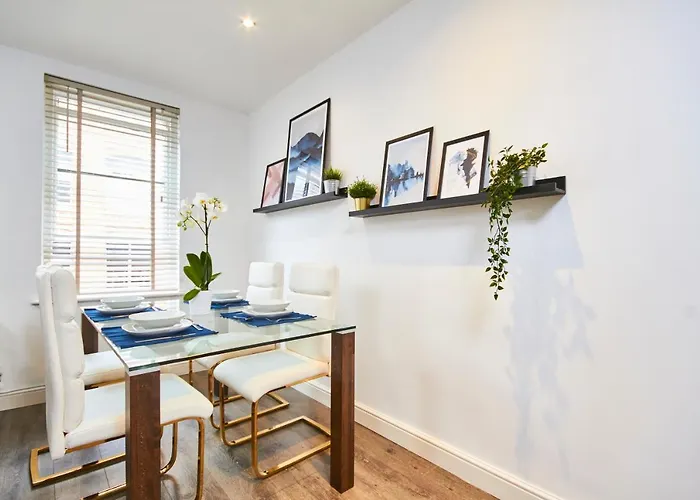 Stunning 2 Bed - Location