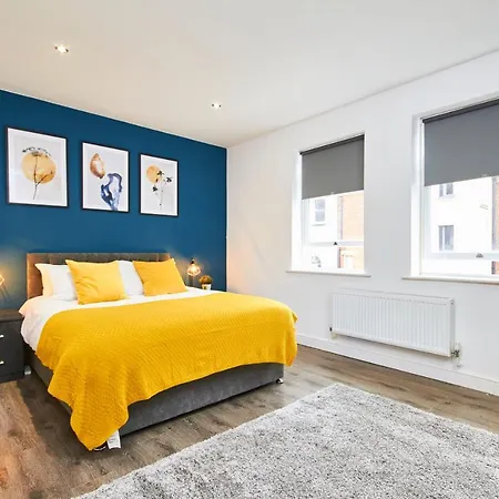 Stunning 2 Bed - Location
