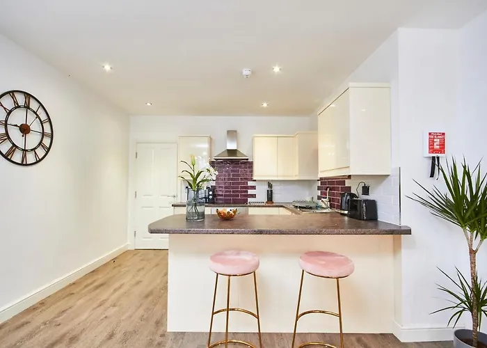 Stunning 2 Bed - Location