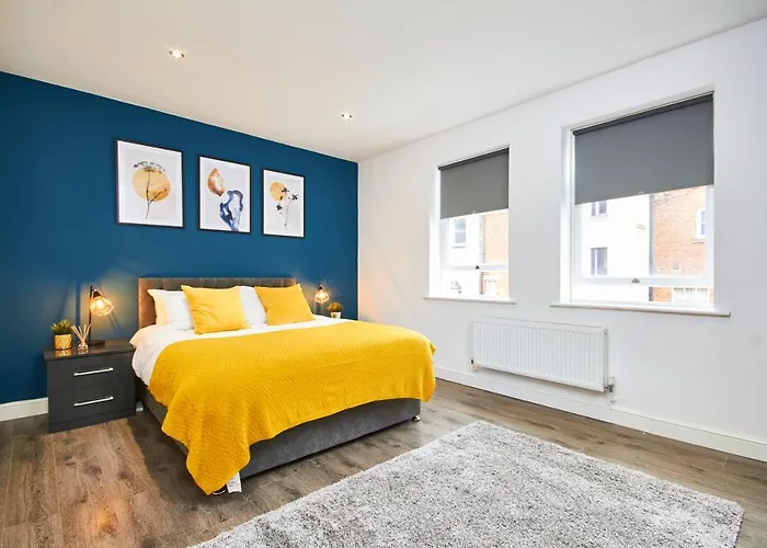 Stunning 2 Bed - Location